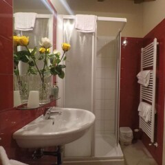 Отель Agriturismo Fattoria Corte Roeli Малальберго ванная