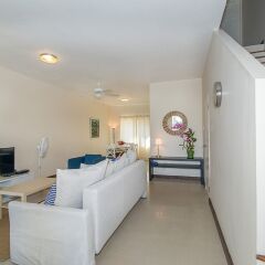 Отель Nianna Coral Bay Stunning Townhouse комната для гостей фото 2
