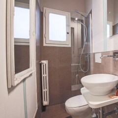 Отель Pinzochere White Флоренция ванная