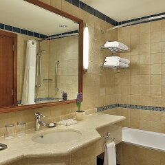 Отель Crowne Plaza Jordan Dead Sea Resort & Spa Иордания, Сваймех - отзывы, цены и фото номеров - забронировать отель Crowne Plaza Jordan Dead Sea Resort & Spa онлайн ванная фото 2