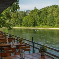 Отель Munich Camping Glamping and Dorms Мюнхен приотельная территория фото 2