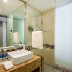 Отель Holiday Inn Express Shenzhen Luohu Китай, Шэньчжэнь - отзывы, цены и фото номеров - забронировать отель Holiday Inn Express Shenzhen Luohu онлайн ванная