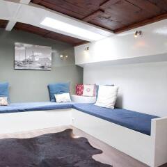 Отель Houseboat apartments - Canal Belt West area Нидерланды, Амстердам - отзывы, цены и фото номеров - забронировать отель Houseboat apartments - Canal Belt West area онлайн интерьер отеля