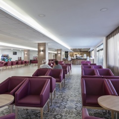 Отель Oasis Park Испания, Салоу - отзывы, цены и фото номеров - забронировать отель Oasis Park онлайн гостиничный бар