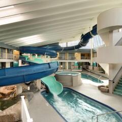 Отель Travelodge by Wyndham Saskatoon бассейн