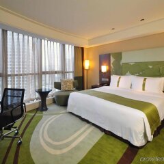 Отель Holiday Inn Qingdao City Centre, an IHG Hotel Китай, Циндао - отзывы, цены и фото номеров - забронировать отель Holiday Inn Qingdao City Centre, an IHG Hotel онлайн комната для гостей фото 2
