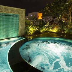 Alagon Saigon Hotel & Spa бассейн фото 2
