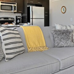 Отель Stylish 1BR w/ Pool + Gym South Capitol комната для гостей фото 4