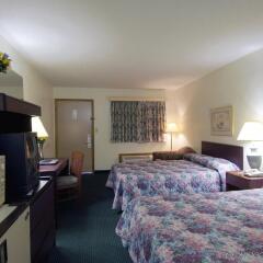 Отель Americas Best Value Inn Columbus North Колумбус комната для гостей