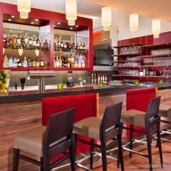 Отель Four Points By Sheraton Munich Central гостиничный бар