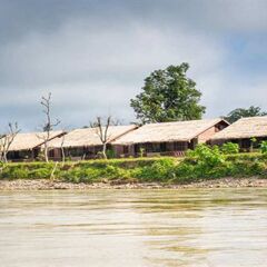 Отель Riverside @ Hsipaw Resort пляж