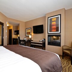 Отель Best Western Premier Freeport Inn Calgary Airport Канада, Калгари - отзывы, цены и фото номеров - забронировать отель Best Western Premier Freeport Inn Calgary Airport онлайн удобства в номере
