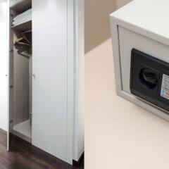 Апартаменты Bas Apartments Gracia Барселона сейф в номере