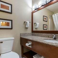 Comfort Inn Moline - Quad Cities in Moline, United States of America from 92$, photos, reviews - zenhotels.com bathroom photo 2