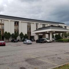 Отель Travel Inn - Columbus North США, Колумбус - отзывы, цены и фото номеров - забронировать отель Travel Inn - Columbus North онлайн парковка
