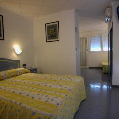 Hotel Crystal Park сейф в номере