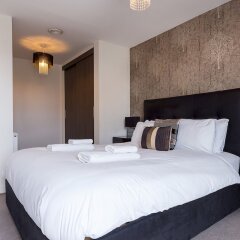 Отель Greenwich Two Bed Flat, with Pool &Parking комната для гостей фото 4