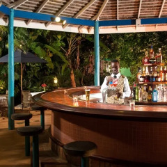 Отель Sandals Inn All Inclusive Couples Only гостиничный бар