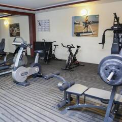 Отель Golden Tulip Essential Benin City фитнесс-зал