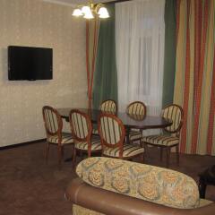 Hotel Dnipro комната для гостей