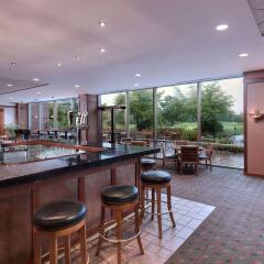 Отель Eaglewood Resort & Spa гостиничный бар