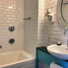 Center Chic Hotel - an Atlas Boutique Hotel Израиль, Тель-Авив - отзывы, цены и фото номеров - забронировать отель Center Chic Hotel - an Atlas Boutique Hotel онлайн ванная