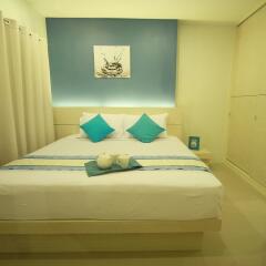Отель The Palms Residence комната для гостей