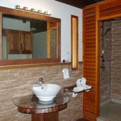 Отель Heliconia Grove Сейшельские острова, Остров Праслин - отзывы, цены и фото номеров - забронировать отель Heliconia Grove онлайн ванная