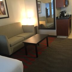 Holiday Inn Express Hotel & Suites Pittsburgh-South Side комната для гостей фото 3