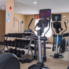 Отель Holiday Inn Express Newington фитнесс-зал фото 3