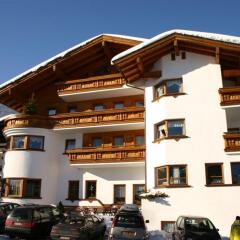 Отель Ferienhotel Fuchs Австрия, Зёлль - отзывы, цены и фото номеров - забронировать отель Ferienhotel Fuchs онлайн вид на фасад