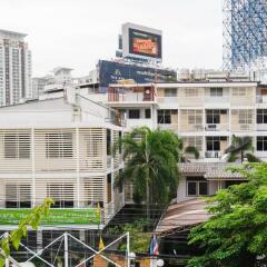 Отель S2s Boutique Resort Bangkok Бангкок городской автобус