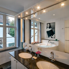 Отель Canalside House - Luxury Guesthouse сауна