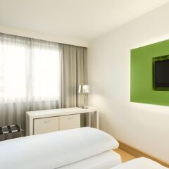 Отель NH Berlin Potsdamer Platz Германия, Берлин - 1 отзыв об отеле, цены и фото номеров - забронировать отель NH Berlin Potsdamer Platz онлайн комната для гостей фото 5