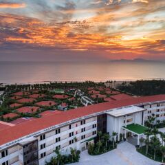 Отель Grandvrio Ocean Resort Danang пляж