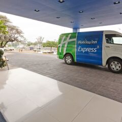 Отель Holiday Inn Express Guadalajara Iteso городской автобус