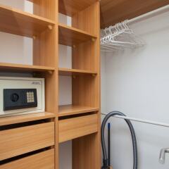 Отель myLUXAPART Las Condes сейф в номере