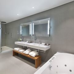 Legend Hotel Lagos Airport, Curio Collection by Hilton спа