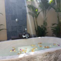 Отель Villa Hoa Su - Frangipani Village Resort спа