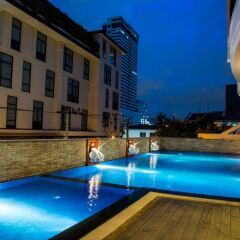 Отель Patio Luxury Suites бассейн