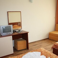 Отель Iris Beach Hotel - Half Board Болгария, Свети Влас - отзывы, цены и фото номеров - забронировать отель Iris Beach Hotel - Half Board онлайн удобства в номере