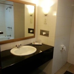 Отель REGALPARK Hotel Kuala Lumpur Малайзия, Куала-Лумпур - отзывы, цены и фото номеров - забронировать отель REGALPARK Hotel Kuala Lumpur онлайн ванная фото 2