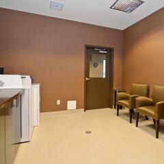 Отель Best Western Premier Freeport Inn Calgary Airport Канада, Калгари - отзывы, цены и фото номеров - забронировать отель Best Western Premier Freeport Inn Calgary Airport онлайн комната для гостей фото 2