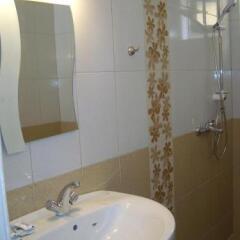 Отель Family Hotel Flora Болгария, Ардино - отзывы, цены и фото номеров - забронировать отель Family Hotel Flora онлайн ванная фото 2