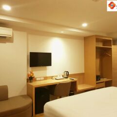 New Square Patong Hotel удобства в номере фото 2