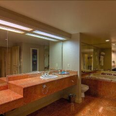 Treasure Island Hotel & Casino ванная