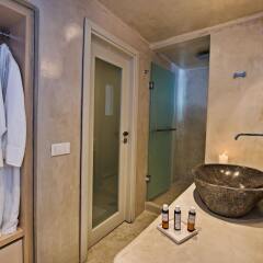 Отель Porto Fira Suites Греция, Остров Санторини - отзывы, цены и фото номеров - забронировать отель Porto Fira Suites онлайн ванная фото 2
