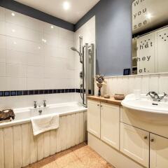 Отель Lovely 2BR Home Next to the Castle Эдинбург фото 27