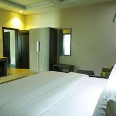 Отель Golden Tulip Essential Benin City комната для гостей фото 4