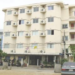 Отель PJ Inn Pattaya парковка